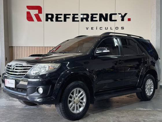 TOYOTA HILUX SW4 3.0 SRV 4X4 7 LUGARES 16V TURBO INTERCOOLER DIESEL 4P AUTOMÁTICO